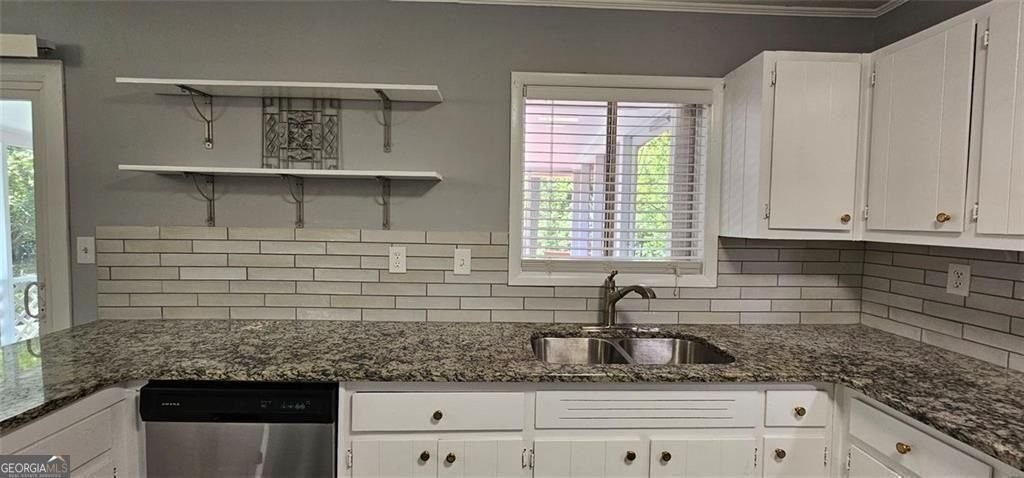 1096 Deleon Court Clarkston - Photo 13