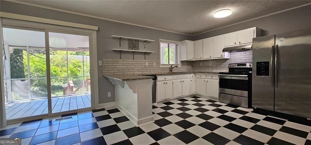 1096 Deleon Court Clarkston - Photo 6