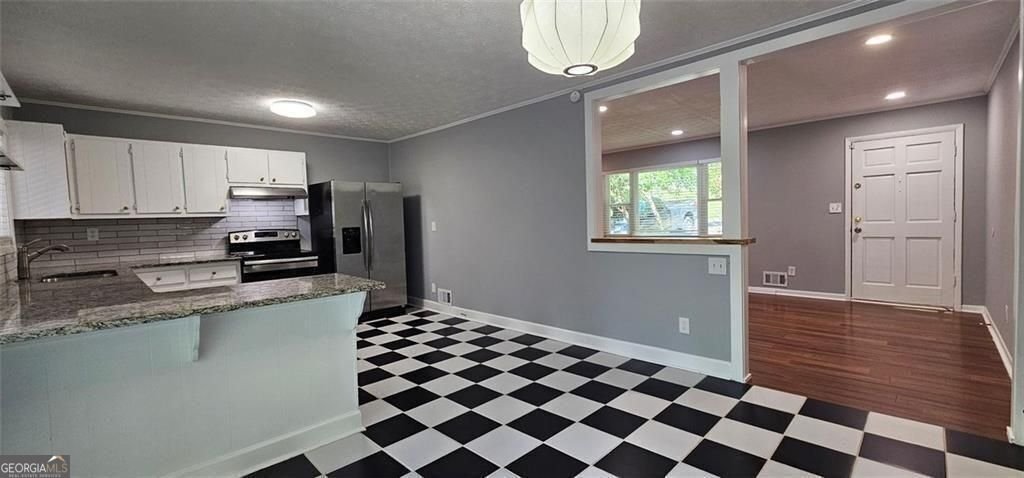 1096 Deleon Court Clarkston - Photo 7