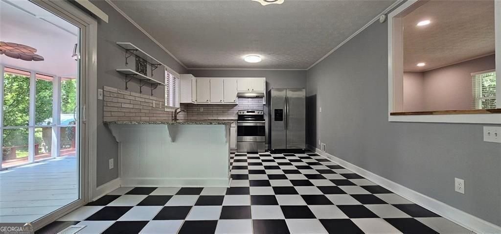 1096 Deleon Court Clarkston - Photo 9