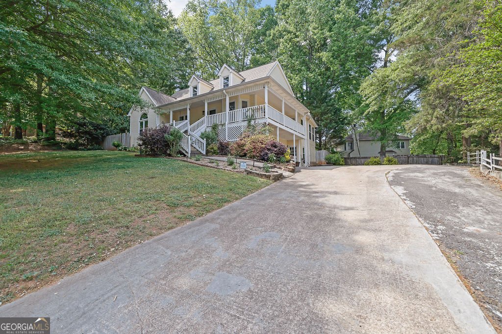 404 Kelly Circle Woodstock - Photo 2