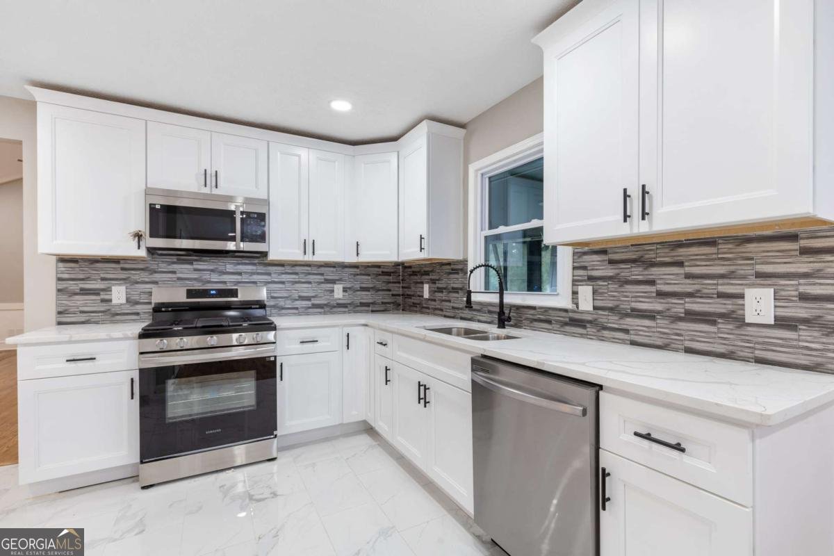 3846 Teresa Terrace Lilburn - Photo 9