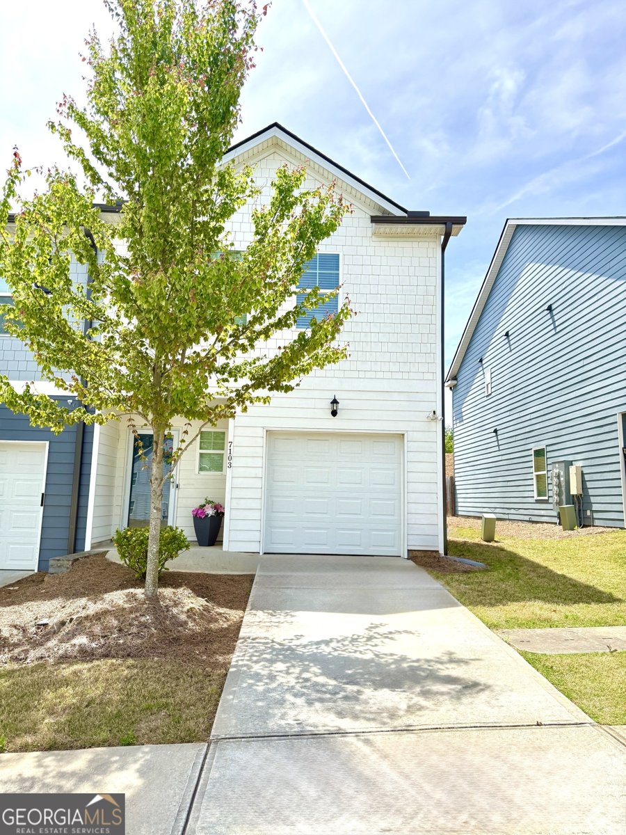 7103 Gladstone Circle Lithonia - Photo 1