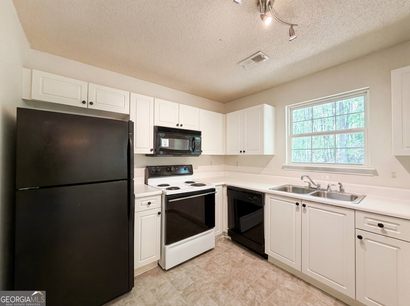 172 Watercress Court Stockbridge - Photo 12