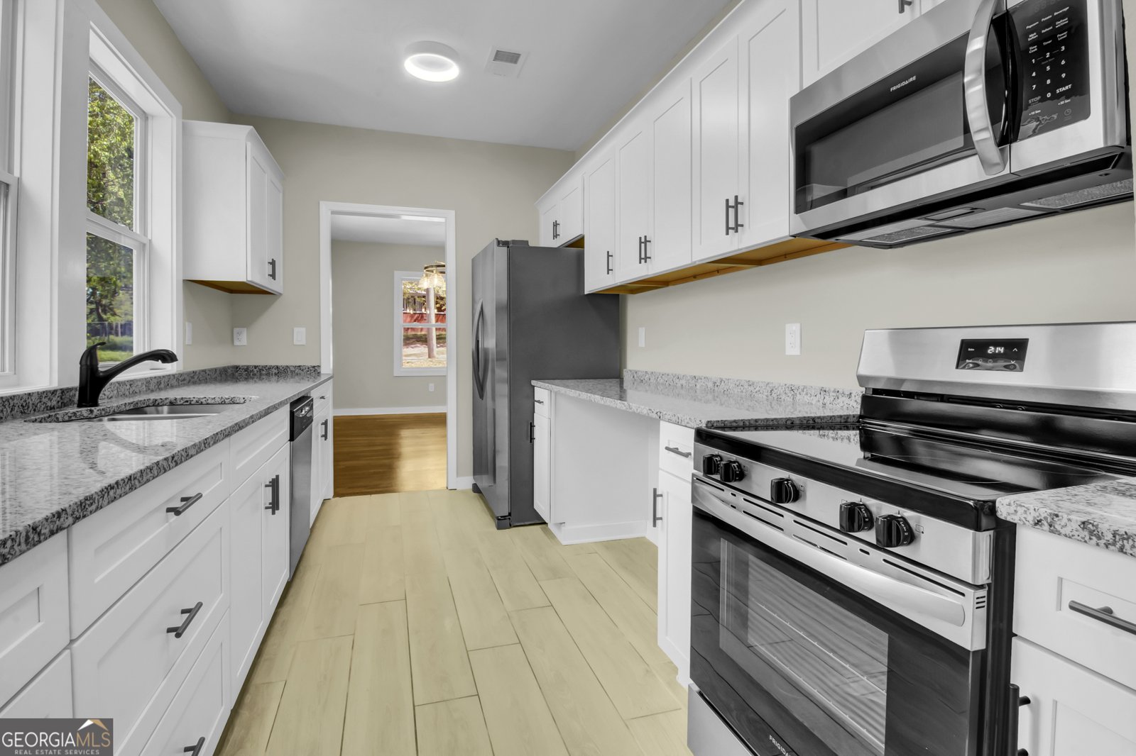 2172 Ben Hill Road East Point - Photo 11