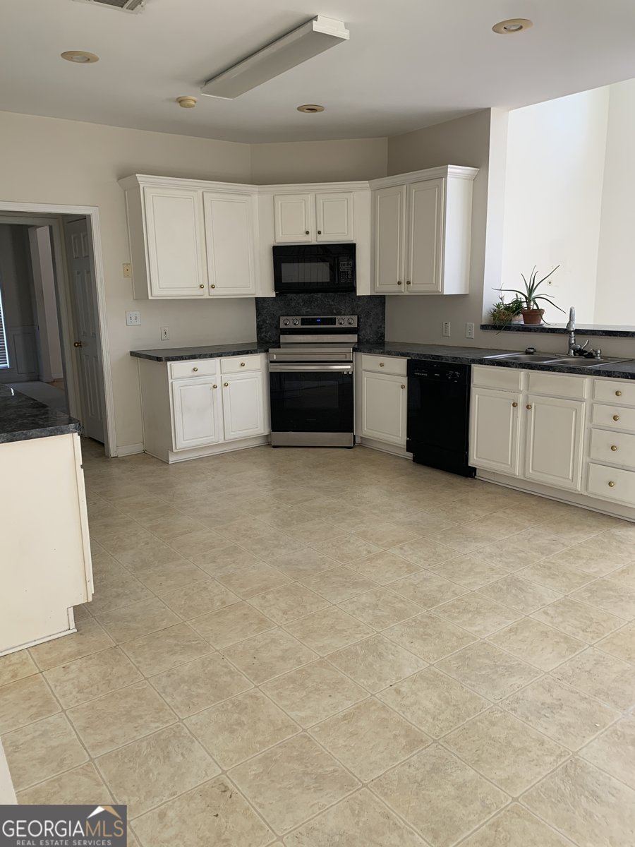 140 Dearing Woods Way Covington - Photo 10