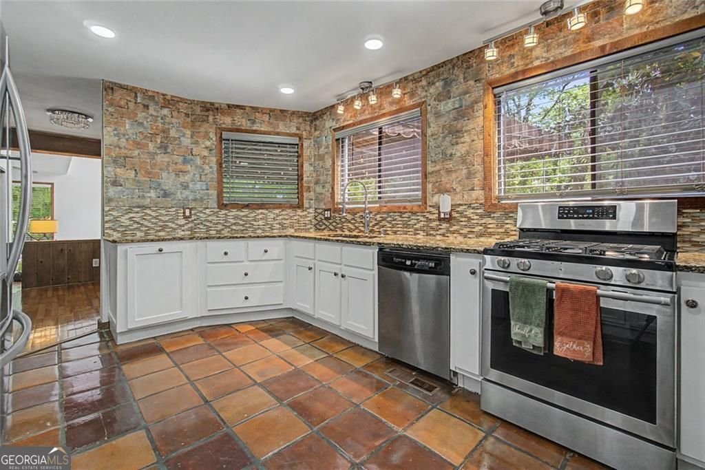 2915 Pond View Court Marietta - Photo 17