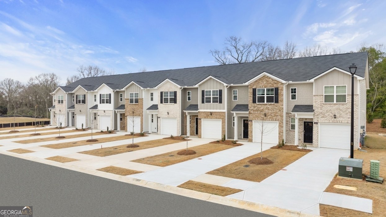 212 Kenmore Circle Perry - Photo 1