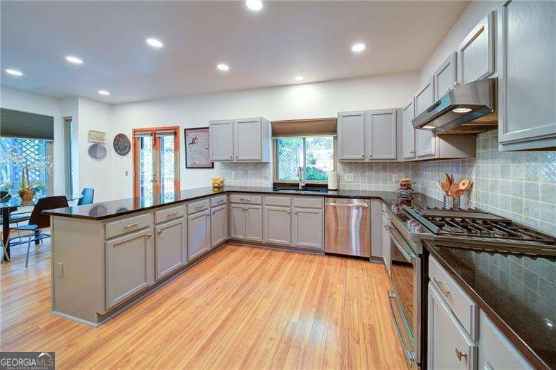 480 Chimney Bluff Alpharetta - Photo 7