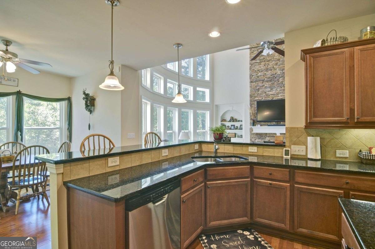 503 Lakeview Court Woodstock - Photo 28