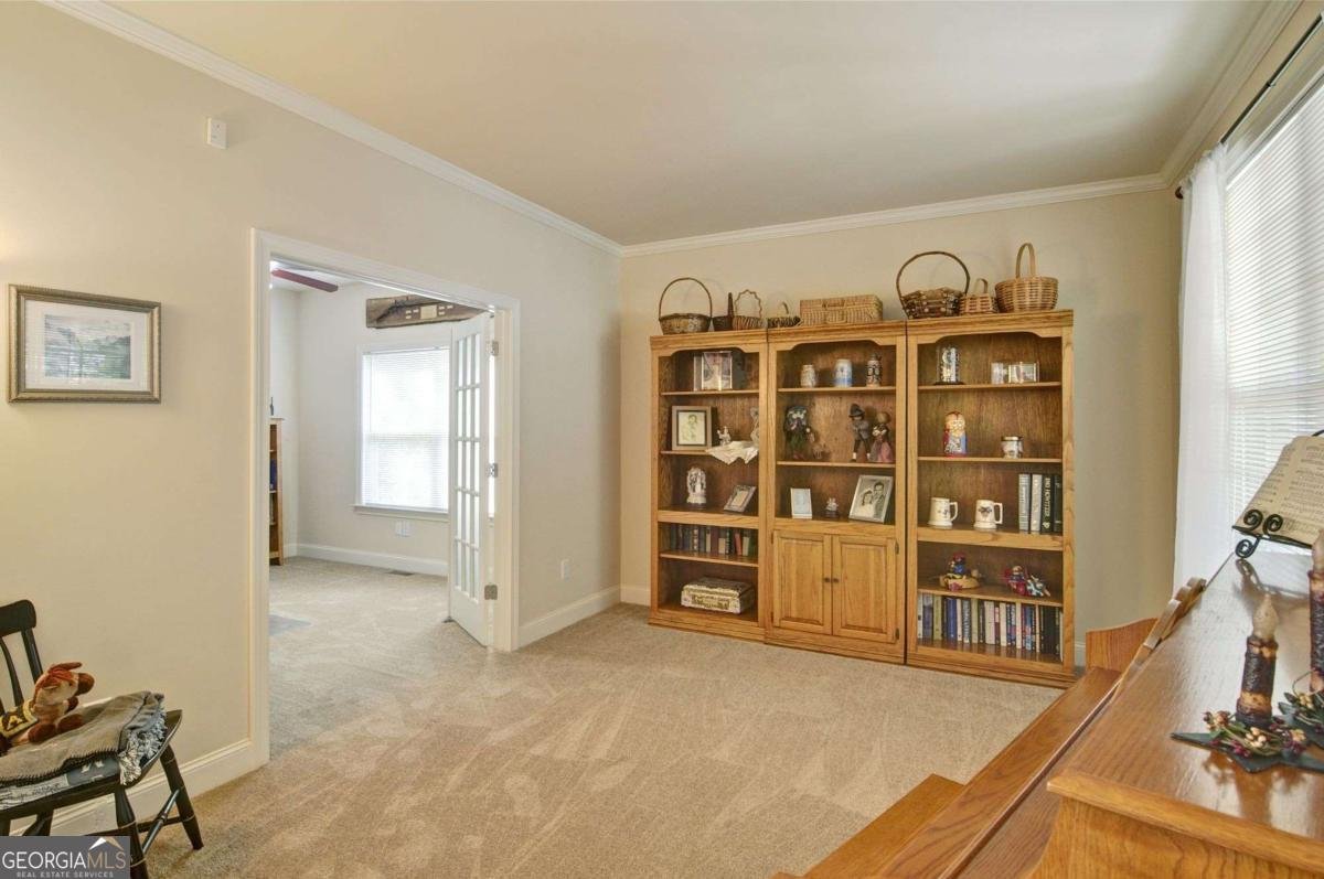 503 Lakeview Court Woodstock - Photo 6