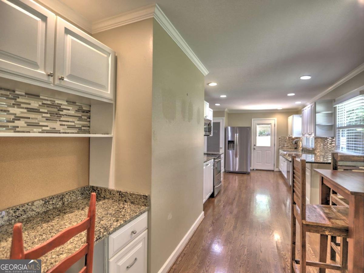 393 Hilderbrand Drive Sandy Springs - Photo 12