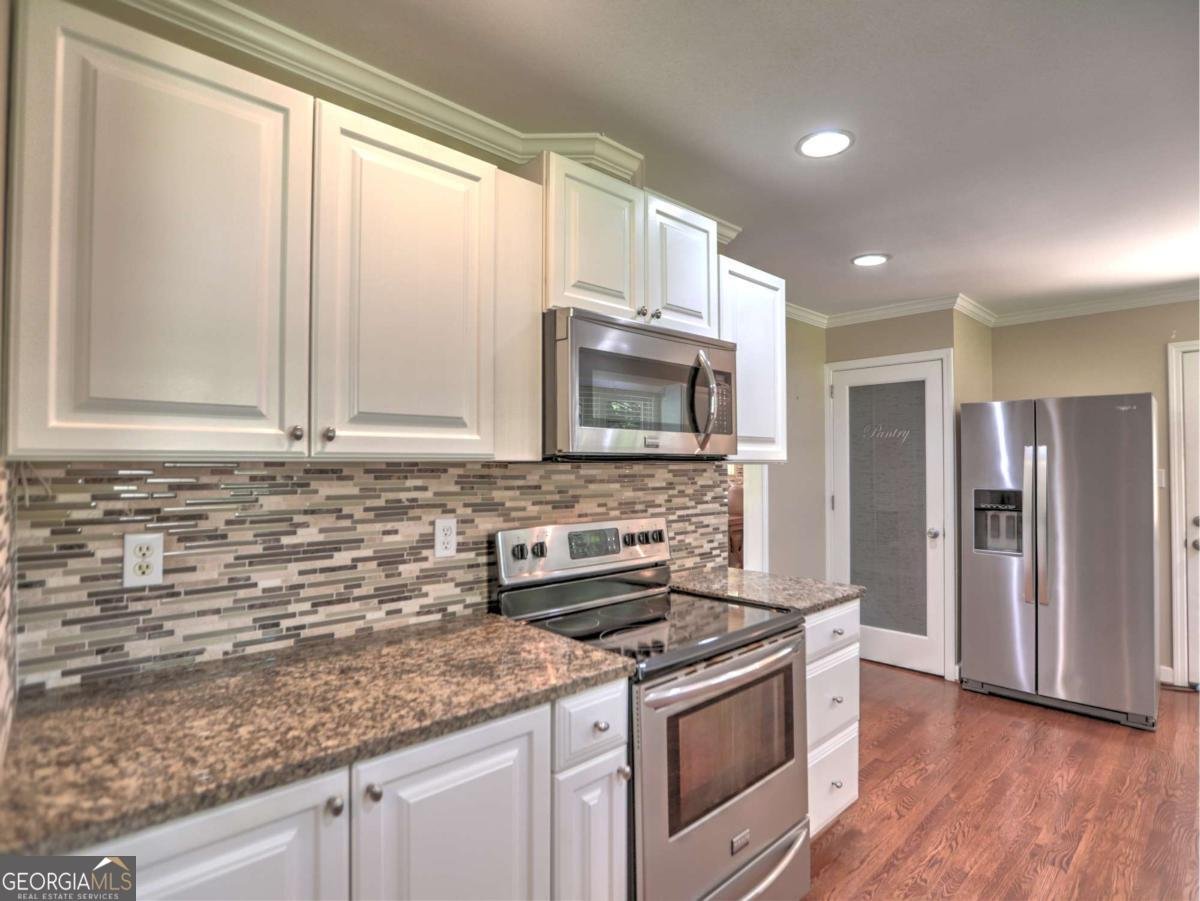 393 Hilderbrand Drive Sandy Springs - Photo 14