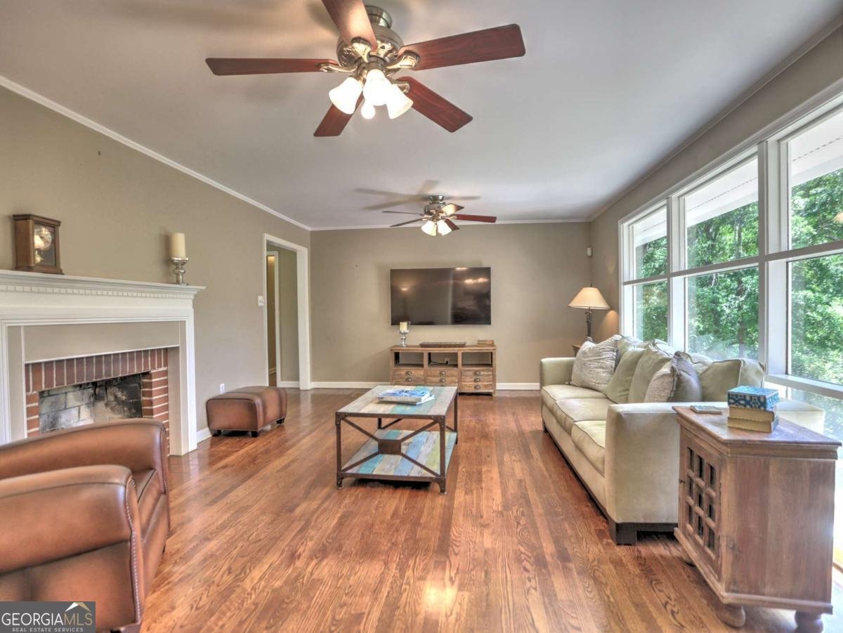 393 Hilderbrand Drive Sandy Springs - Photo 19