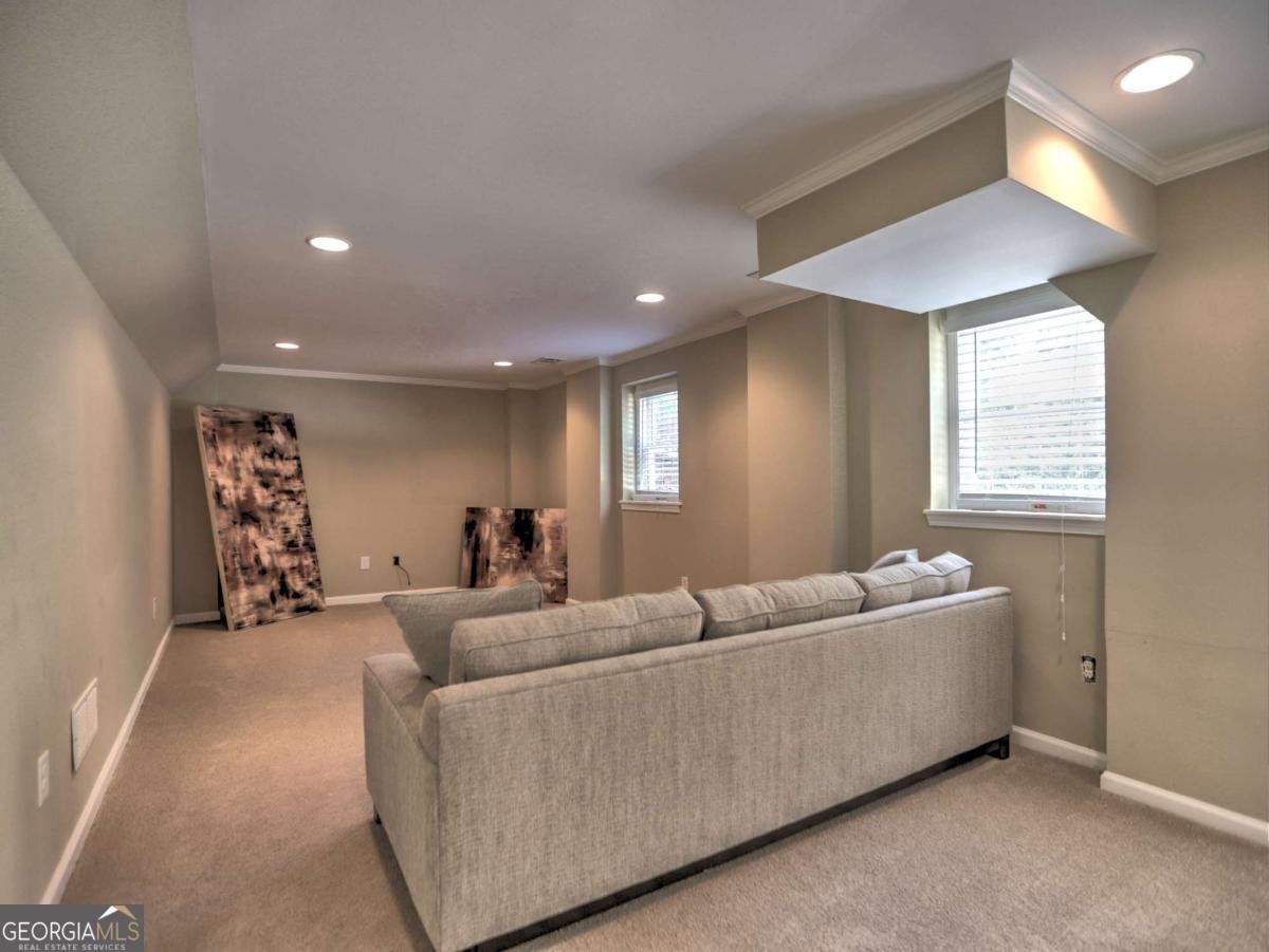 393 Hilderbrand Drive Sandy Springs - Photo 35