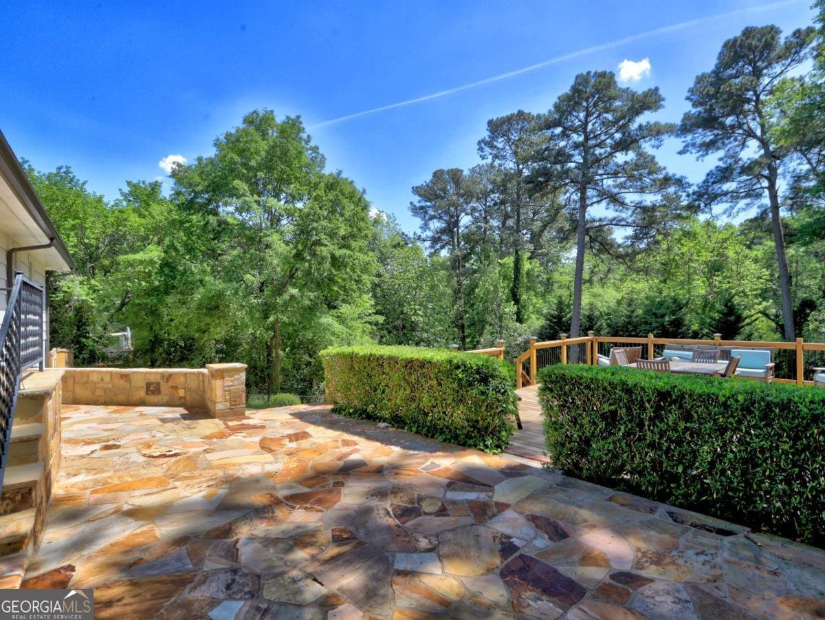 393 Hilderbrand Drive Sandy Springs - Photo 38