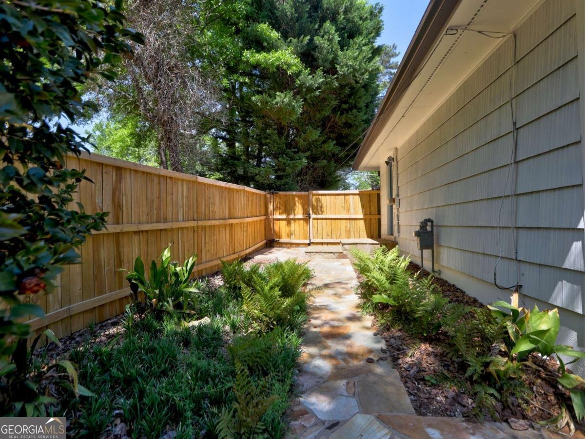 393 Hilderbrand Drive Sandy Springs - Photo 49