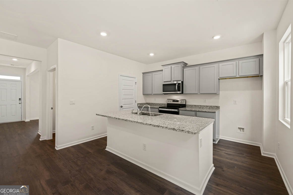 664 Whitman Lane Stockbridge - Photo 6