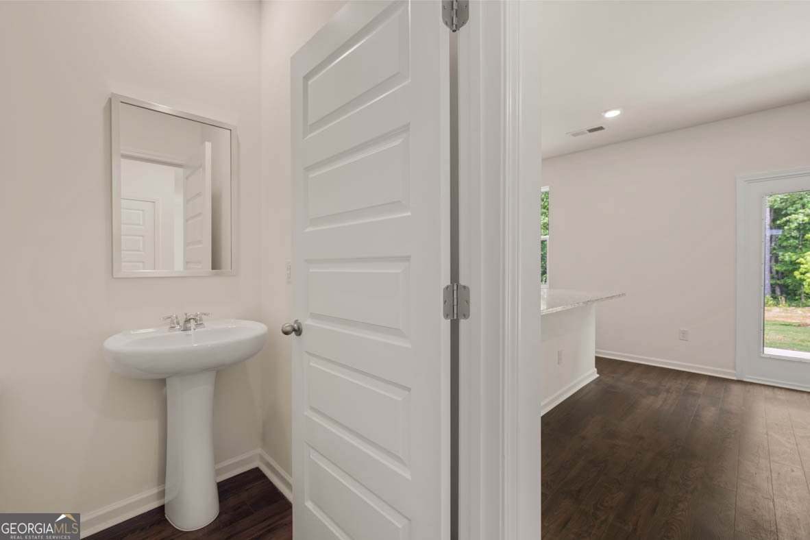 664 Whitman Lane Stockbridge - Photo 7