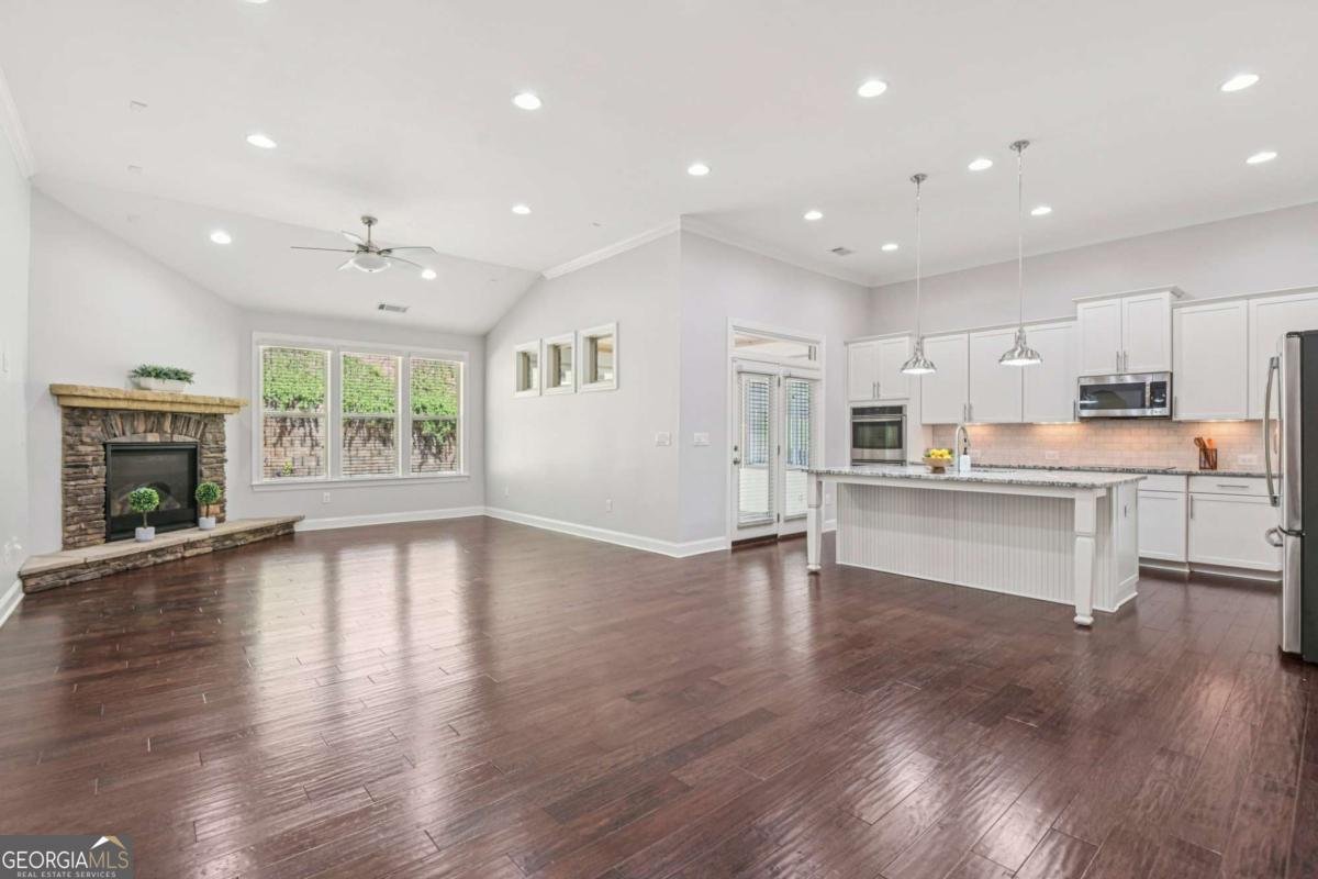 330 La Perla Drive Sugar Hill - Photo 11