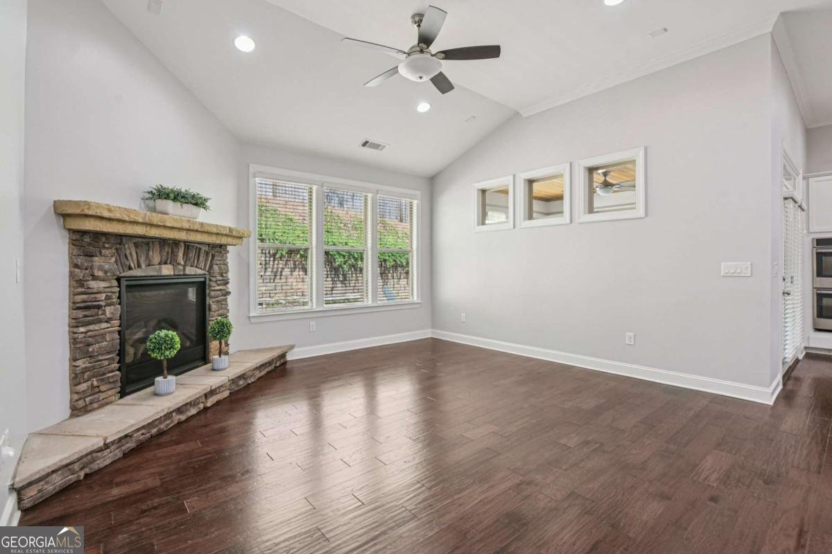 330 La Perla Drive Sugar Hill - Photo 8