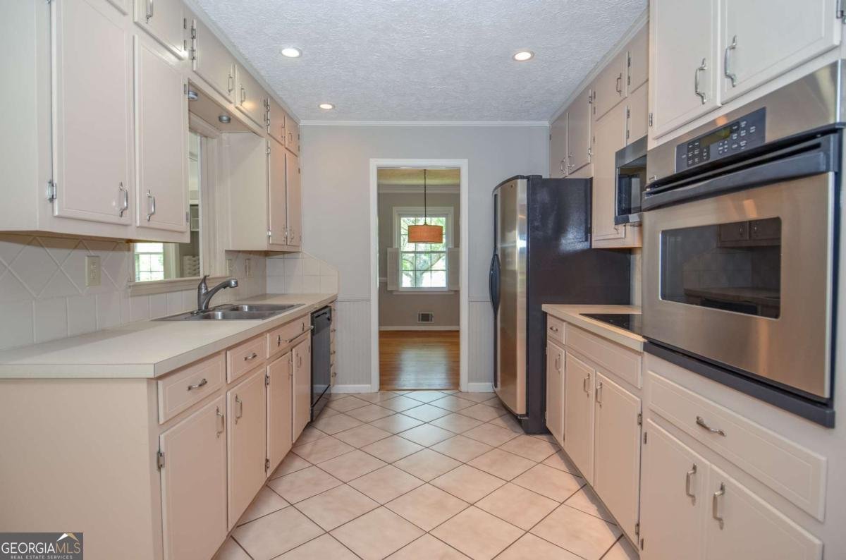 5586 Crestwood Drive Stone Mountain - Photo 8