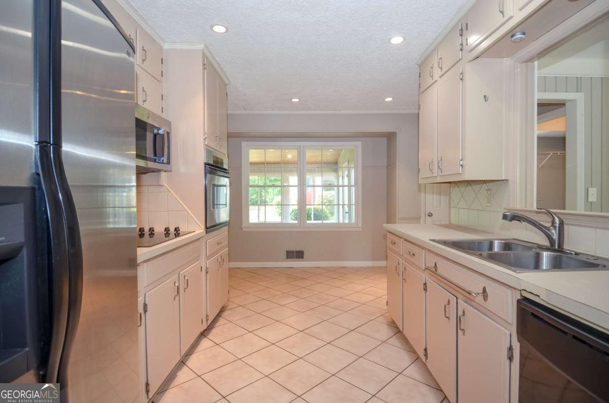 5586 Crestwood Drive Stone Mountain - Photo 9