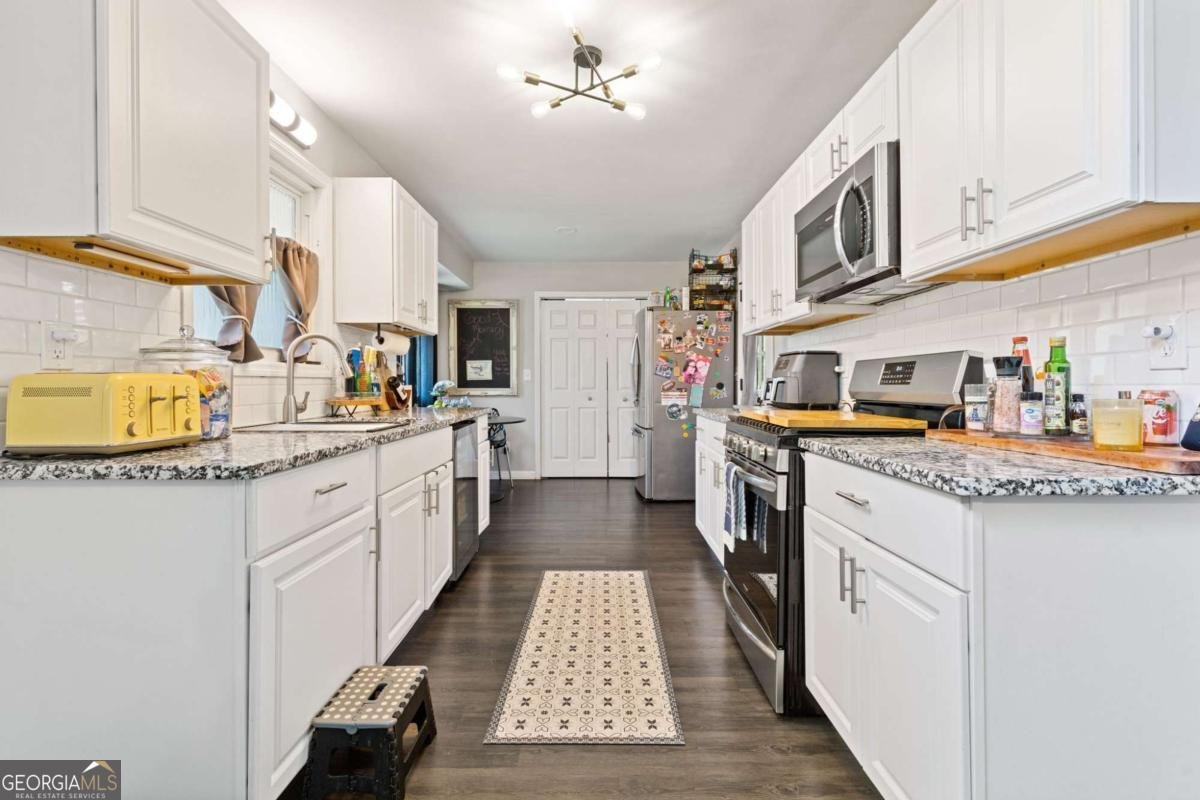 5097 Rock Glen Drive Stone Mountain - Photo 9