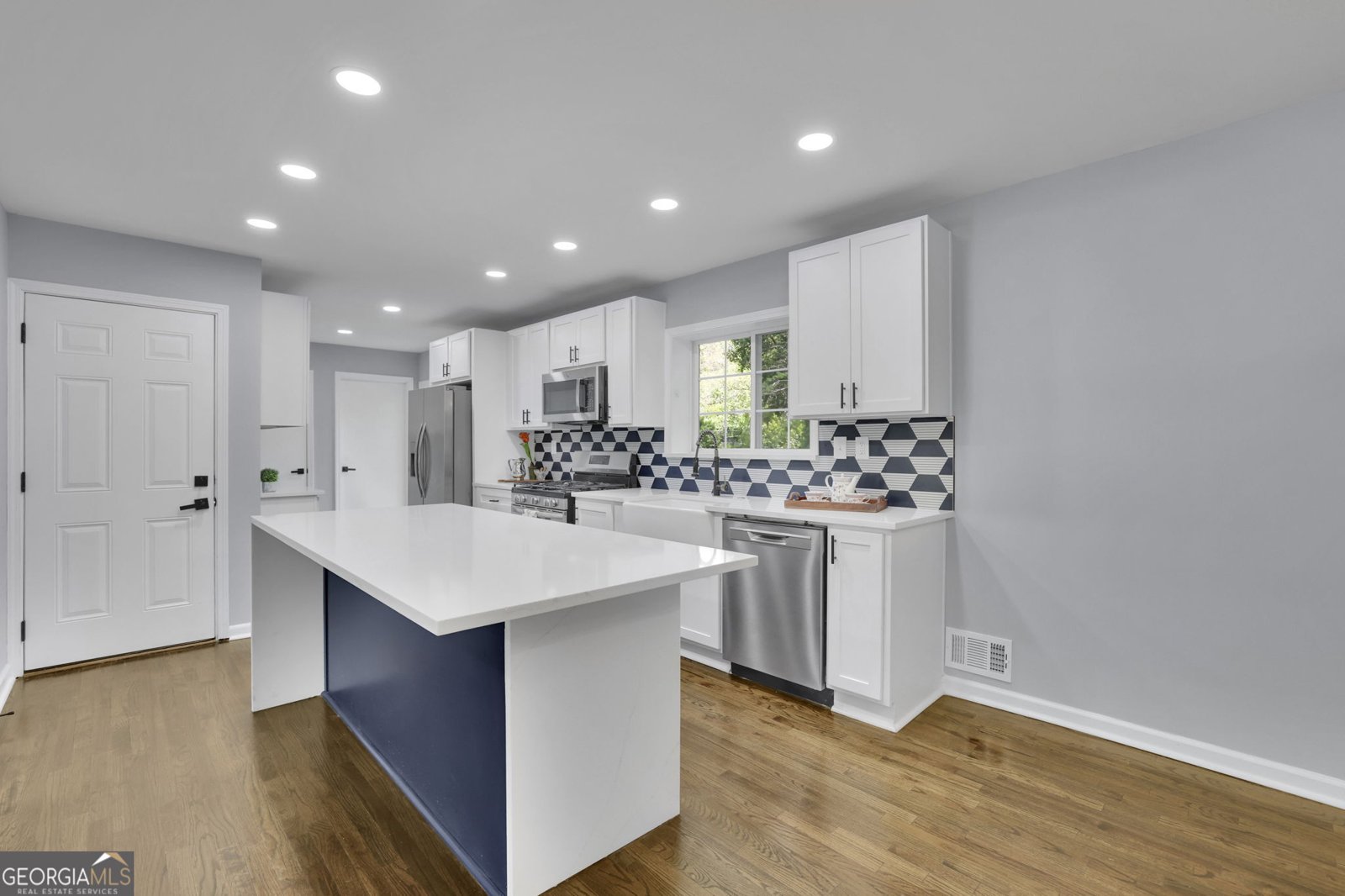 210 Suburban Drive Kennesaw - Photo 11