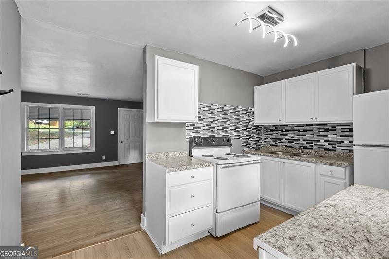 2436 Clarissa Drive Atlanta - Photo 9