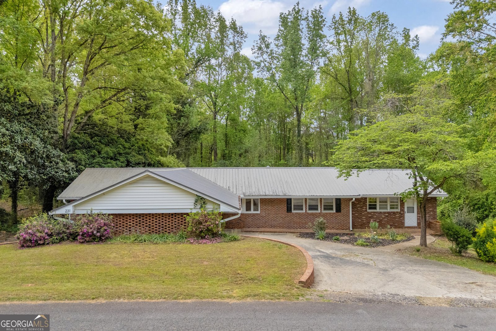 231 Honeysuckle Drive Commerce - Photo 1