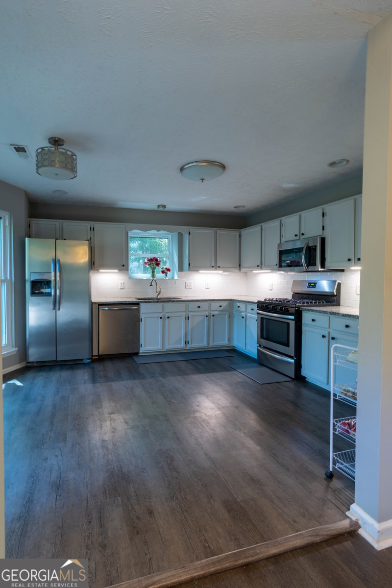 412 Streamview Lane Stockbridge - Photo 33