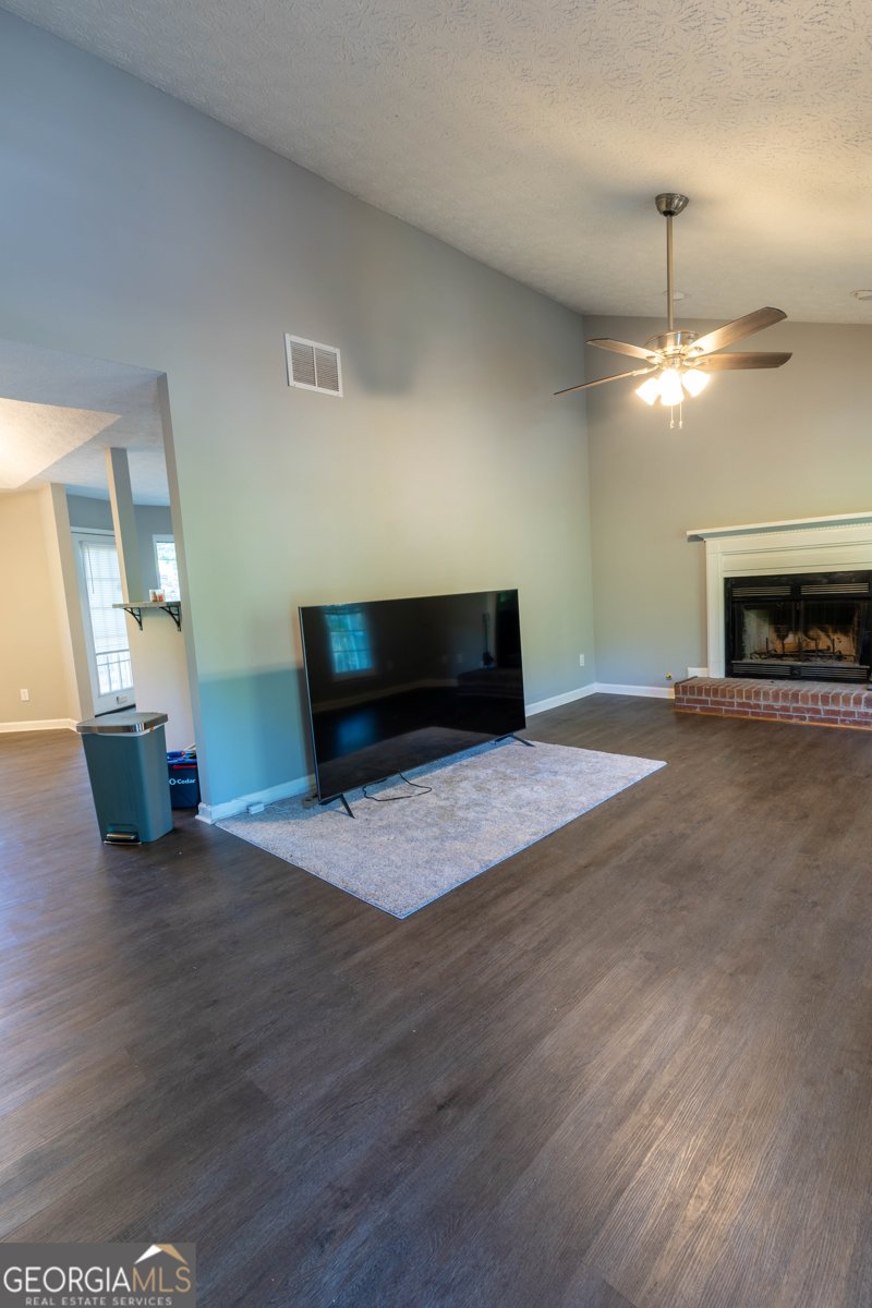 412 Streamview Lane Stockbridge - Photo 6