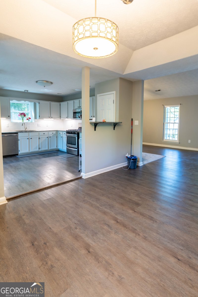 412 Streamview Lane Stockbridge - Photo 7