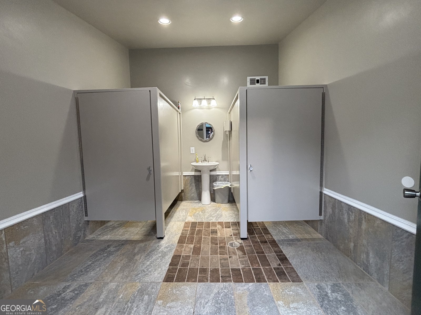 30 Valley Court Cleveland - Photo 73