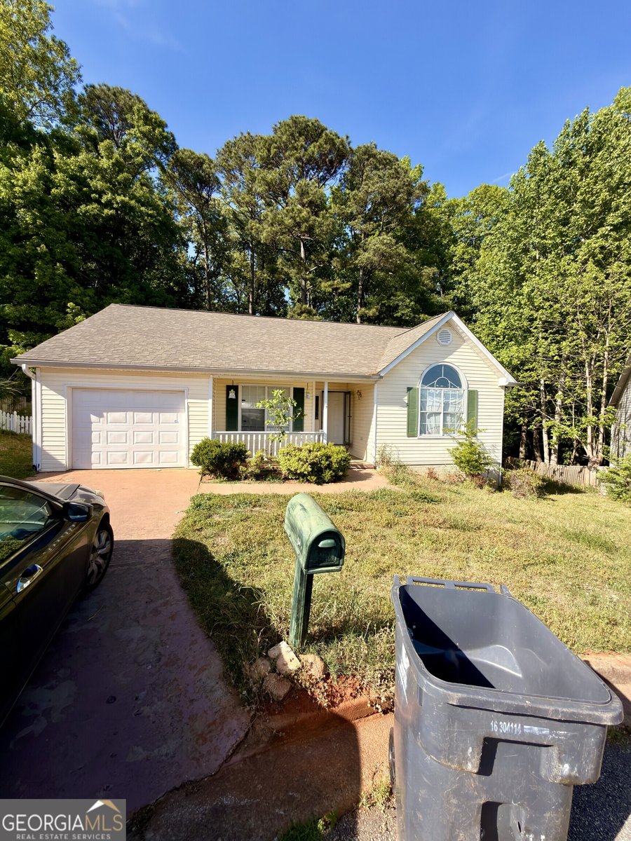 235 Oak Circle Stockbridge - Photo 1