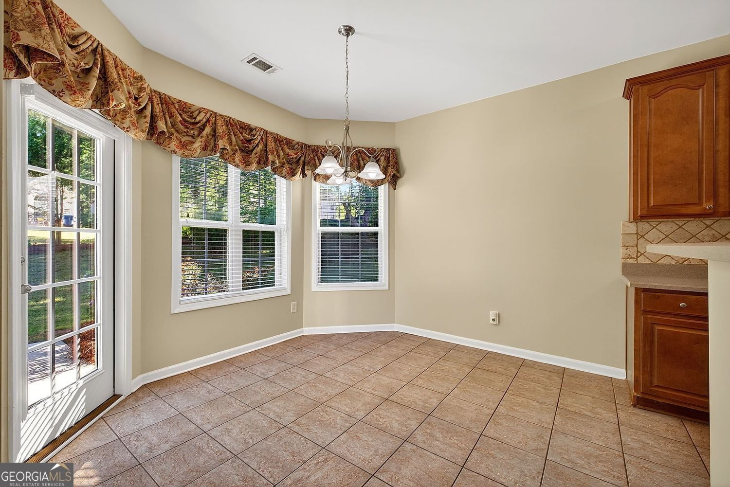 8004 Larksview Drive Fairburn - Photo 6