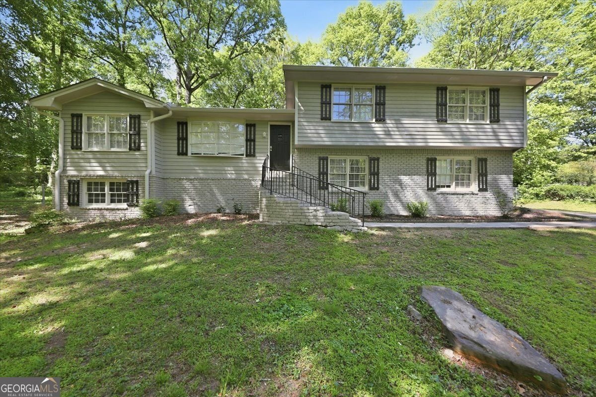 737 Mountainbrooke Circle Stone Mountain - Photo 1