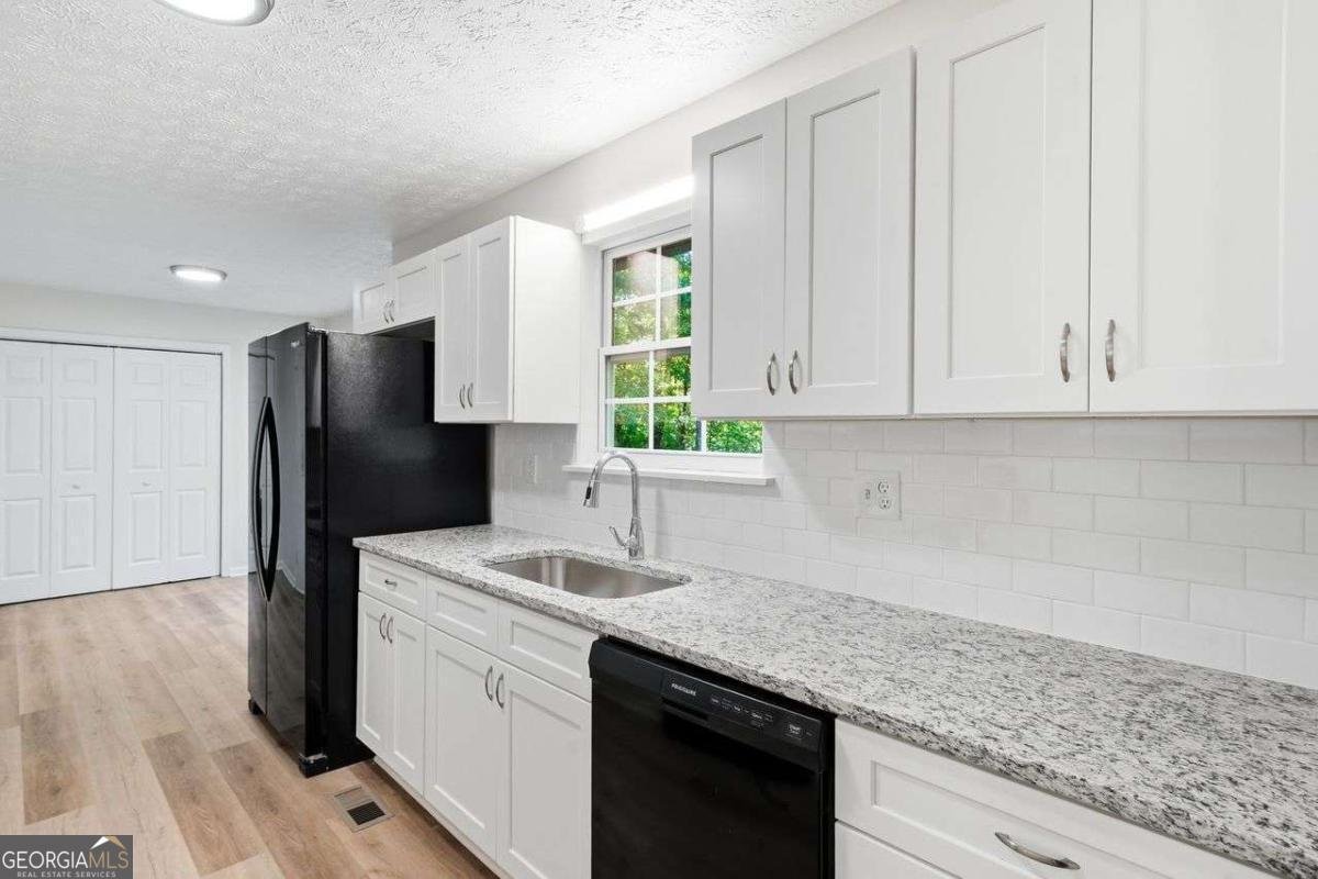 7145 Stonecreek Drive Douglasville - Photo 10