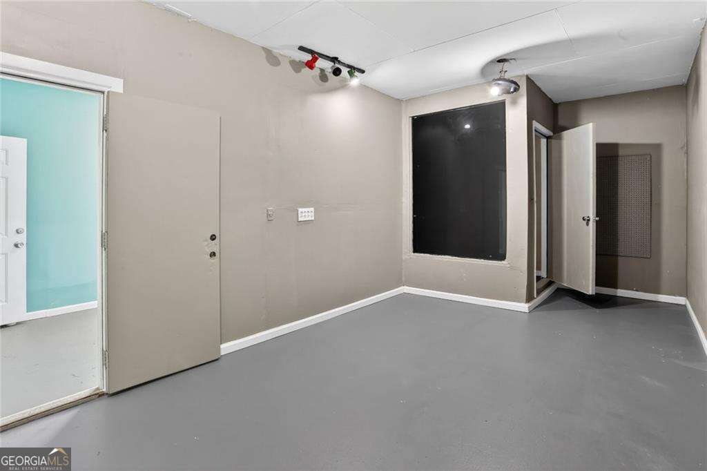 6107 Winview Drive Forest Park - Photo 29