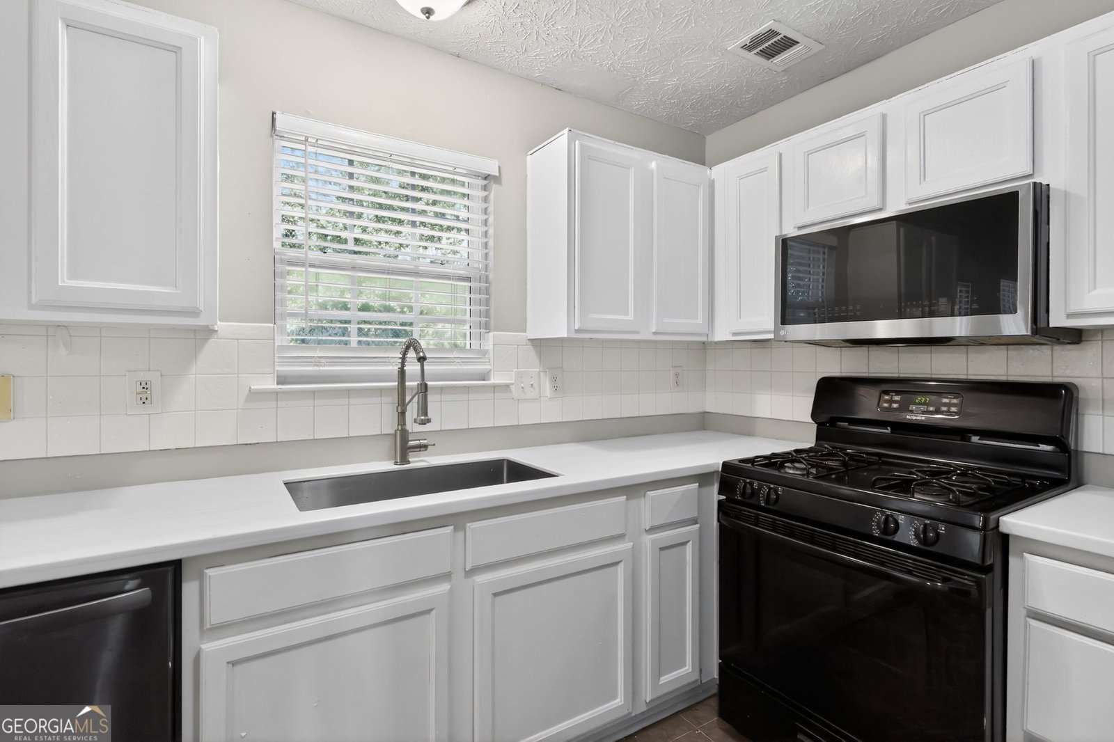 402 Armor Drive Loganville - Photo 14