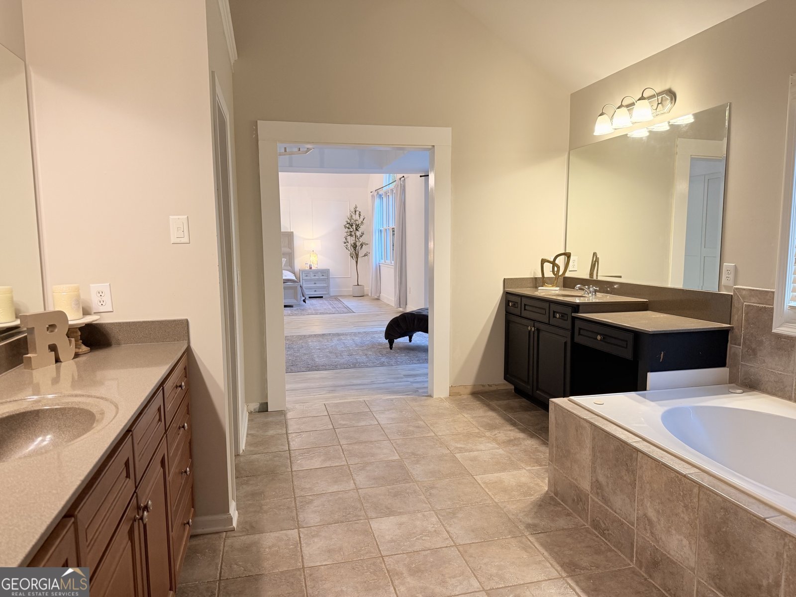 1600 Reddstone Close Milton - Photo 24