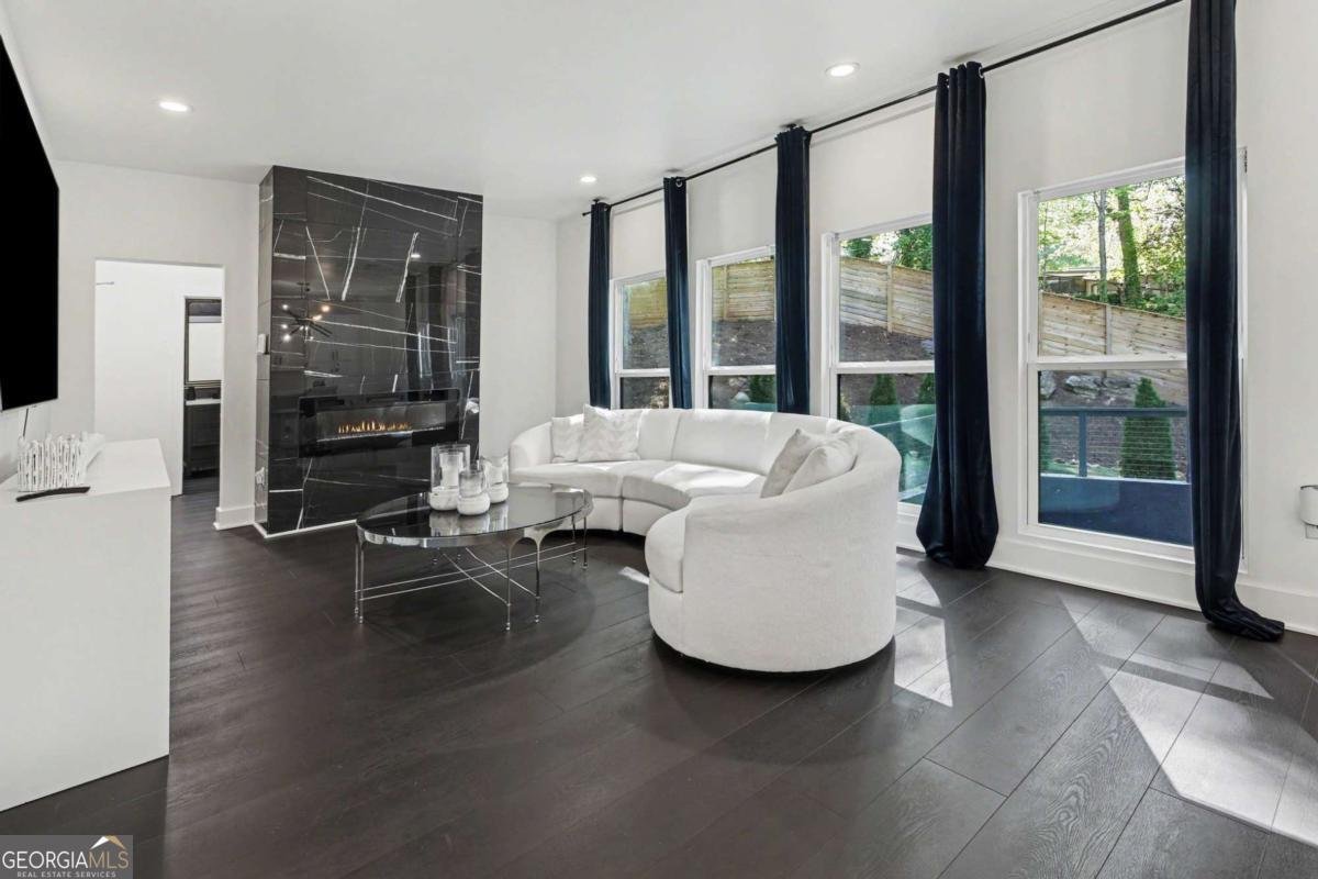 855 Fleetwood Circle Atlanta - Photo 9