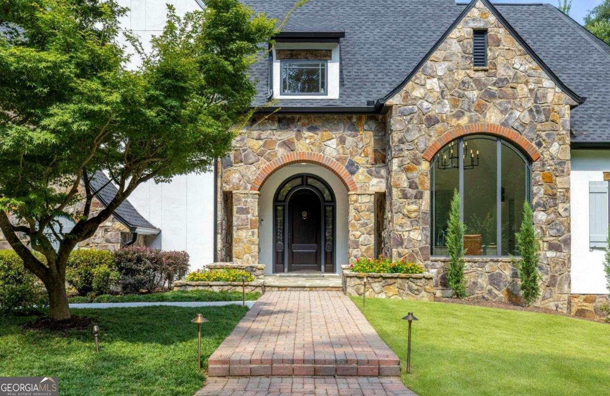 1395 Hearst Drive Brookhaven - Photo 6