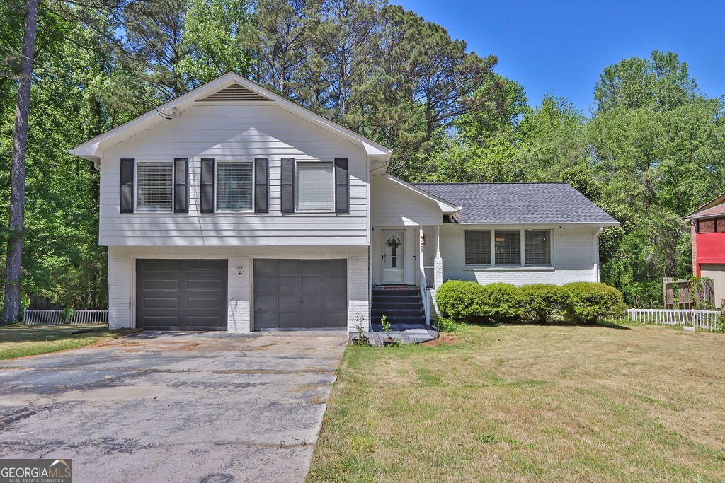 557 Rue Montaigne Stone Mountain - Photo 1