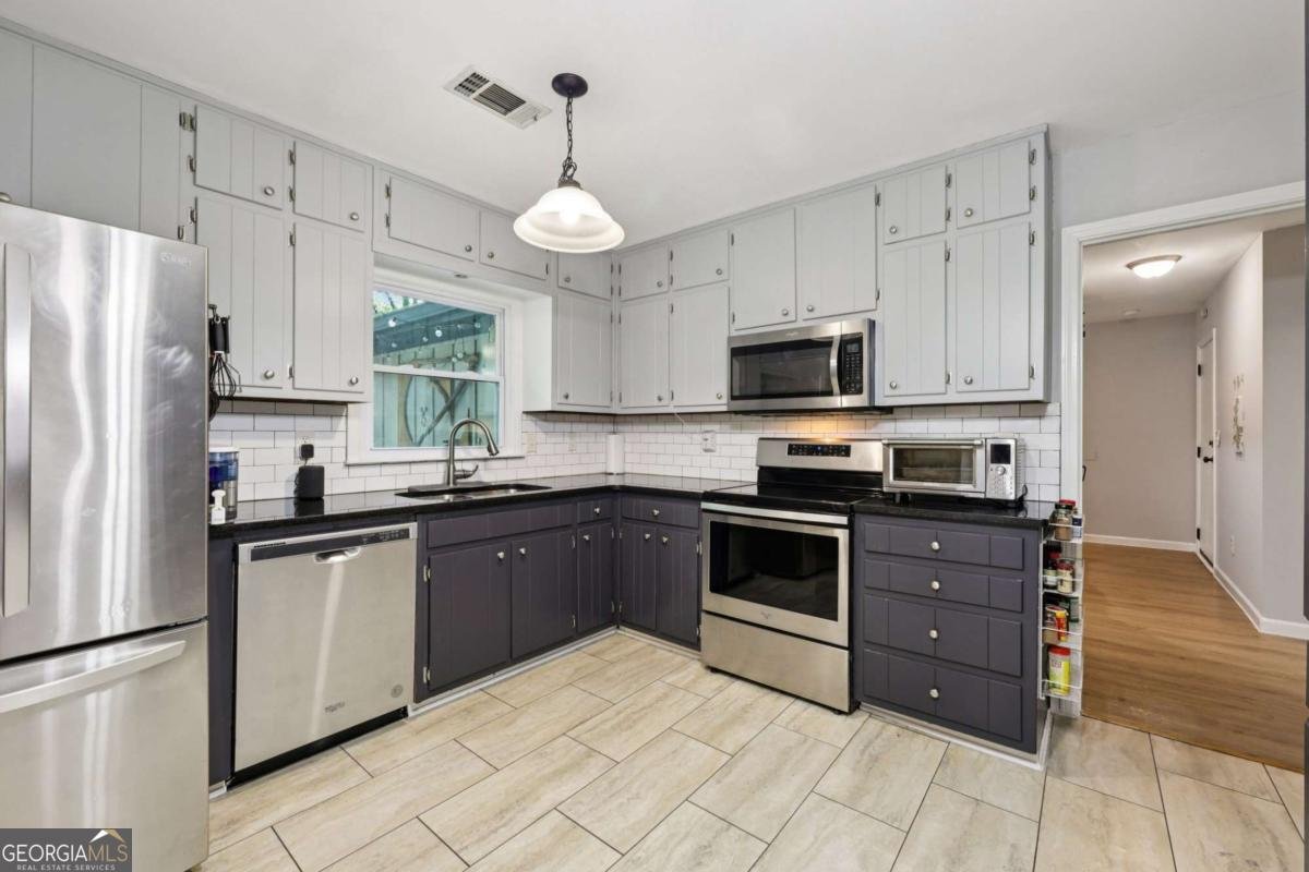 562 Rimrock Trail Stone Mountain - Photo 8