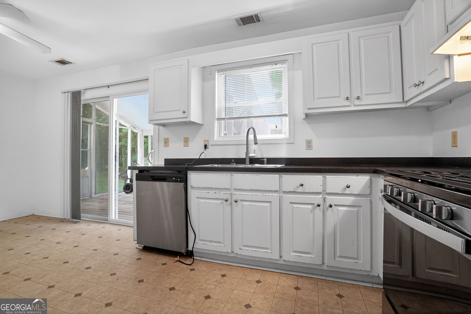 5423 Forest Place Stone Mountain - Photo 11