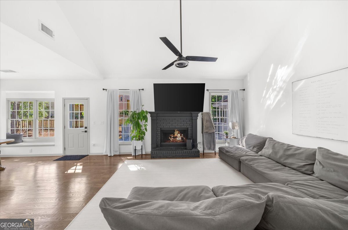 11285 Vedrines Drive Johns Creek - Photo 10