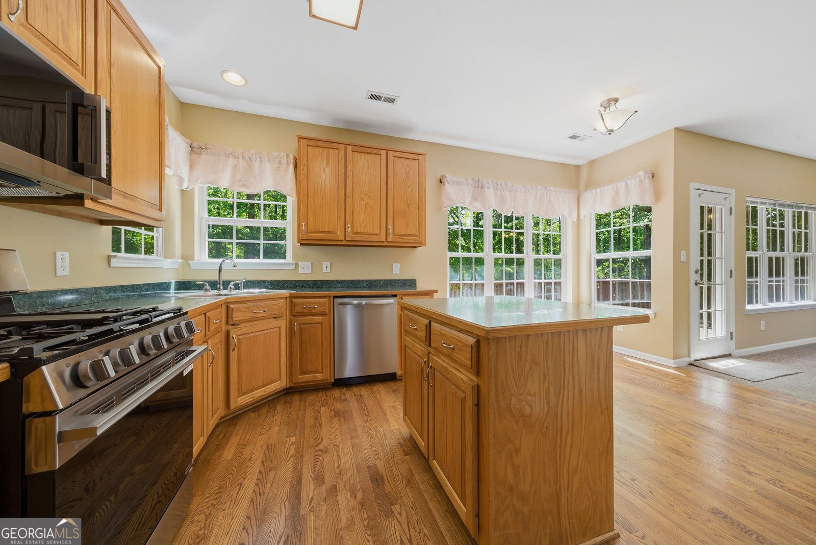 190 Valley Bluff Drive Fayetteville - Photo 11