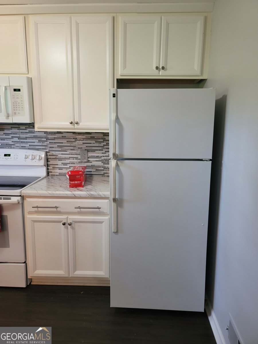 2212 Colonial Circle Gainesville - Photo 10